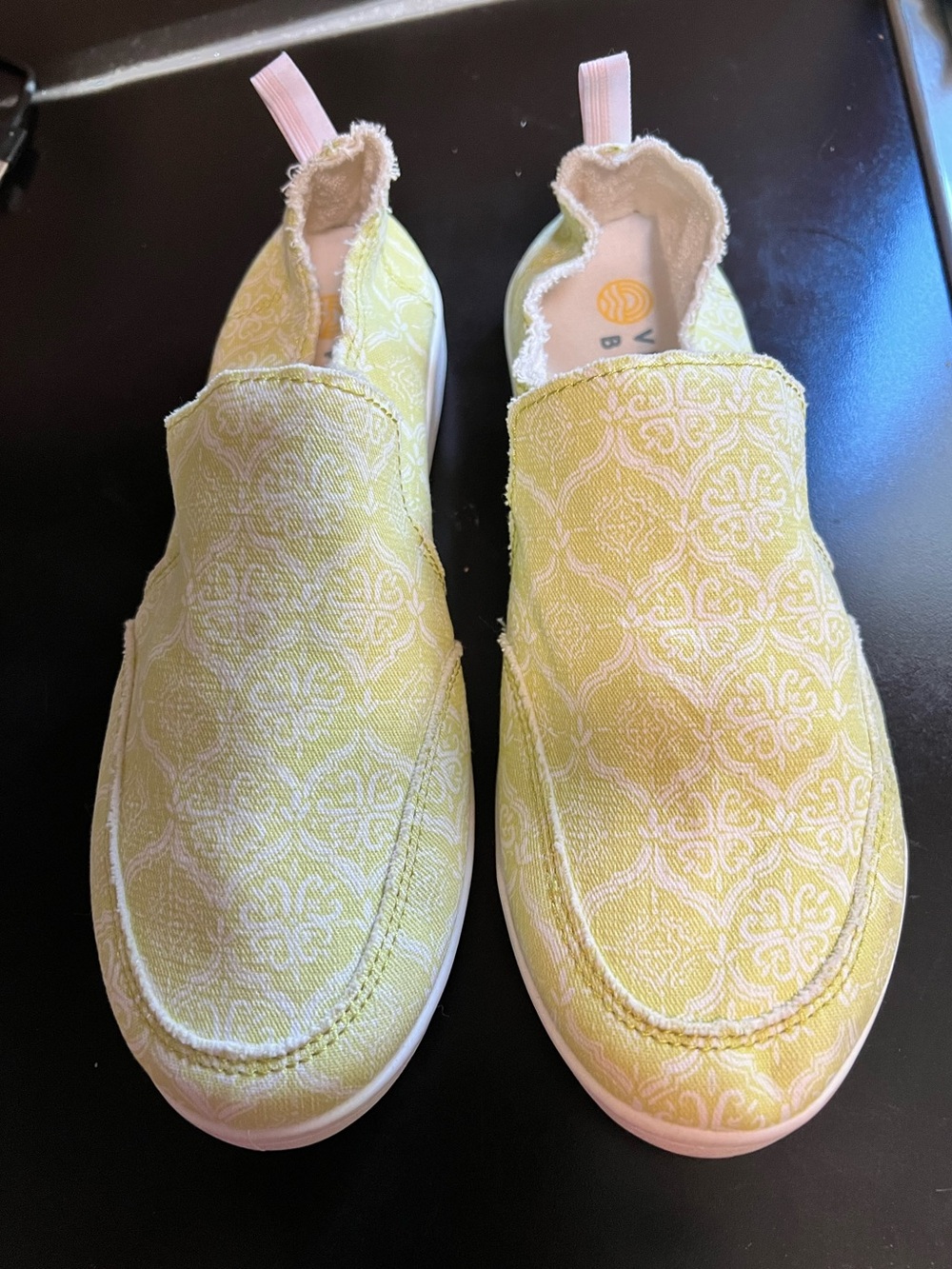 Vionic Beach Malibu Canvas Slip on Sneakers in a citrine mosaic color-way size 8